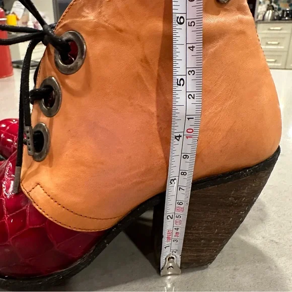 Grotesque booties - Picture 4 of 11